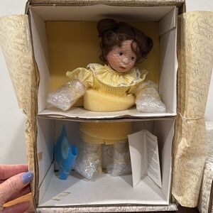 NIB Vtg Franklin Mint Heirloom Dolls Days Of The Week Doll "Friday's Child"
